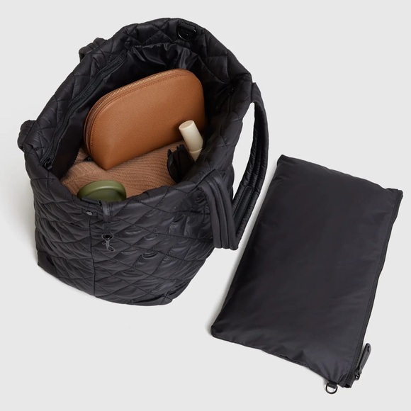 QUINCE Transit Quilted Carry-All Tote Black - Picture 5 of 12